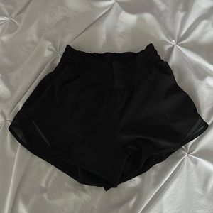 Lululemon High Rise Hotty Hot Shorts (black, size 0, 2.5 in)
